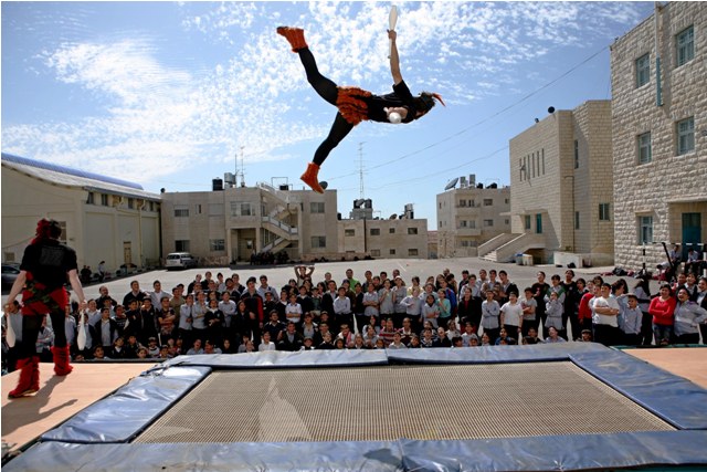 bambini palestinian circus school